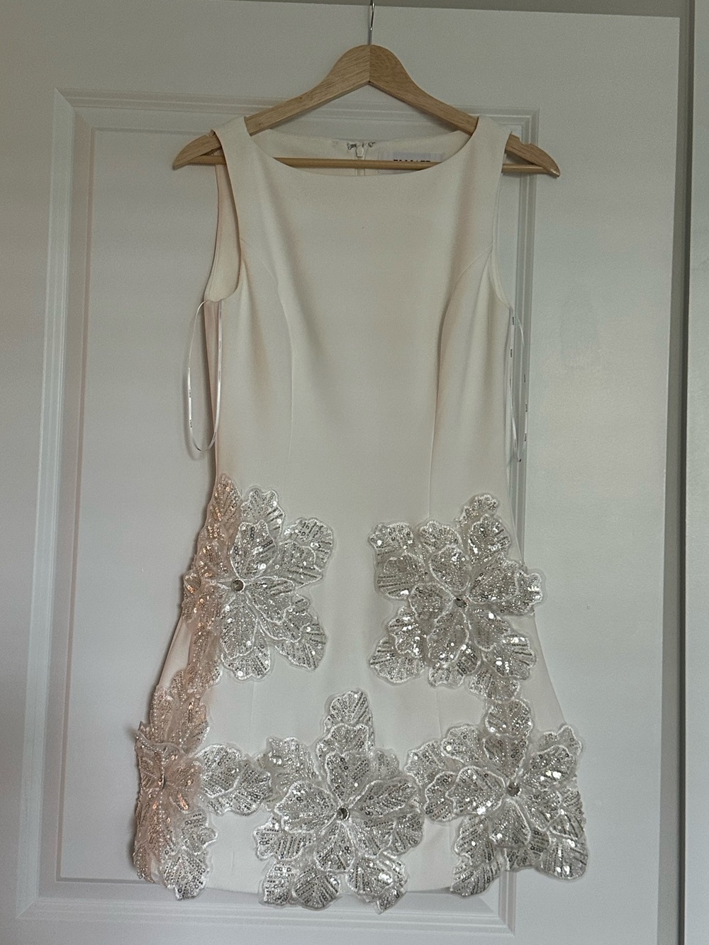 Elliatt Skye Floral Appliqué White Mini Dress - Size Small